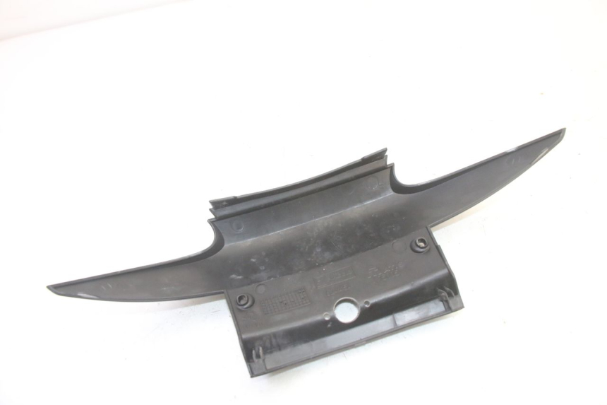 photo de Giunzione carenatura posteriore inferiore PIAGGIO MP3 RL 250 (2007 - 2010)