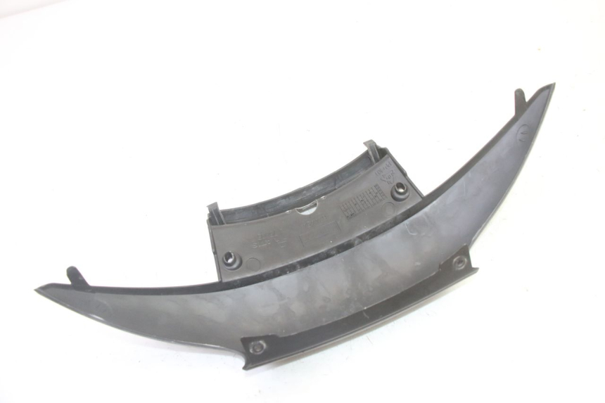 photo de Giunzione carenatura posteriore inferiore PIAGGIO MP3 RL 250 (2007 - 2010)