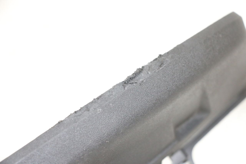 photo de CARENA POSTERIORE CONGIUNZIONE INFERIORE PIAGGIO MP3 500 (2016 - 2018) - Dettagli dei punti di fissaggio