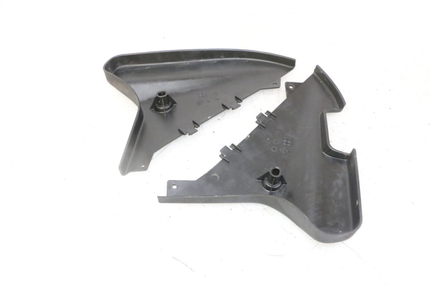 photo de CARENA POSTERIORE CONGIUNZIONE INFERIORE GILERA NEXUS 125 (2009 - 2013)