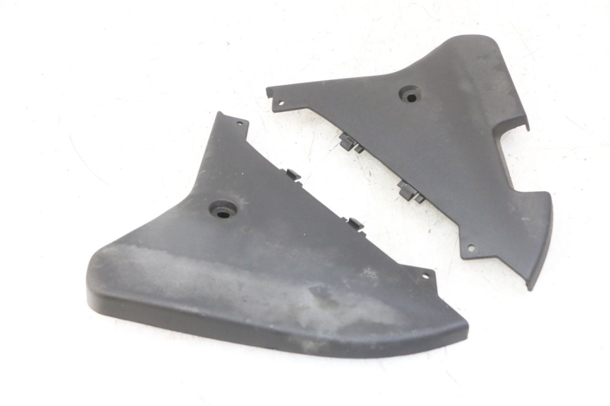 photo de CARENA POSTERIORE CONGIUNZIONE INFERIORE GILERA NEXUS 125 (2009 - 2013)