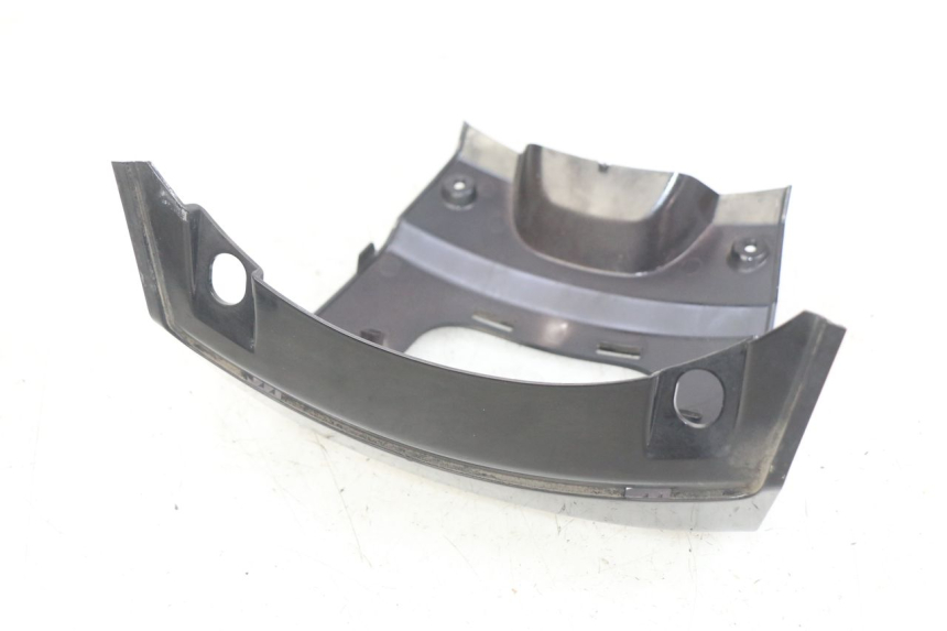 photo de GIUNZIONE CARENATURA POSTERIORE INFERIORE PEUGEOT SATELIS 125 (2006 - 2009)