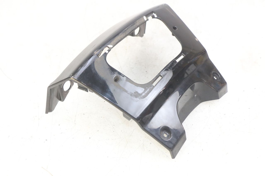 photo de GIUNZIONE CARENATURA POSTERIORE INFERIORE PEUGEOT SATELIS 125 (2006 - 2009)