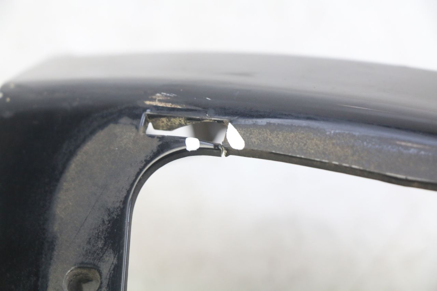 photo de GIUNZIONE CARENATURA POSTERIORE INFERIORE PEUGEOT SATELIS 125 (2006 - 2009)