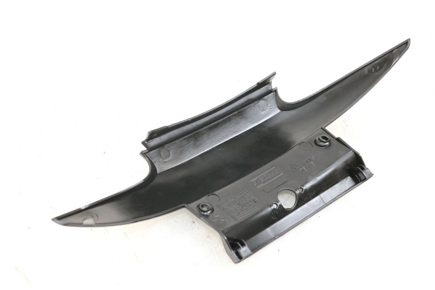 photo de Giunzione carenatura posteriore inferiore PIAGGIO MP3 500 (2011 - 2015)