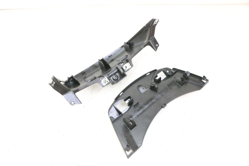 photo de CARENA POSTERIORE CONGIUNZIONE INFERIORE PIAGGIO MP3 500 (2014 - 2016)