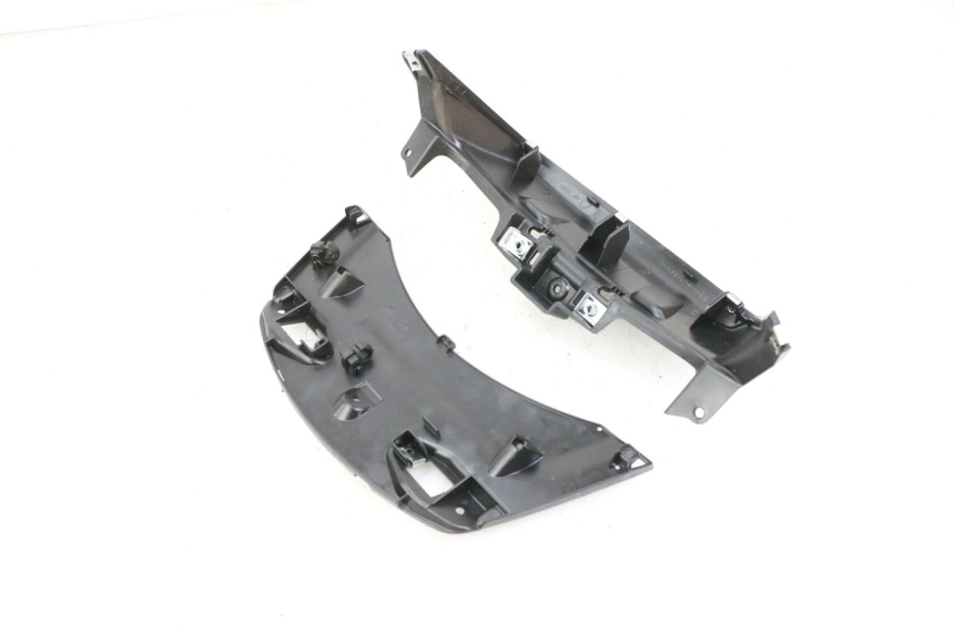 photo de CARENA POSTERIORE CONGIUNZIONE INFERIORE PIAGGIO MP3 500 (2014 - 2016)