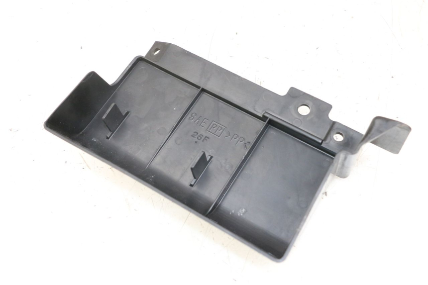 photo de Giunzione carenatura posteriore inferiore SUZUKI VL INTRUDER 125 (2004 - 2007)