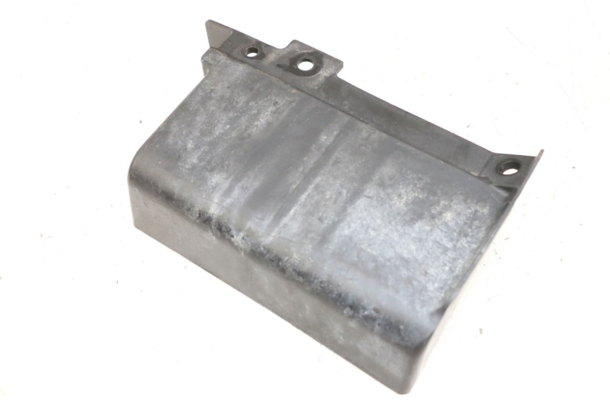 photo de Giunzione carenatura posteriore inferiore SUZUKI VL INTRUDER 125 (2004 - 2007)
