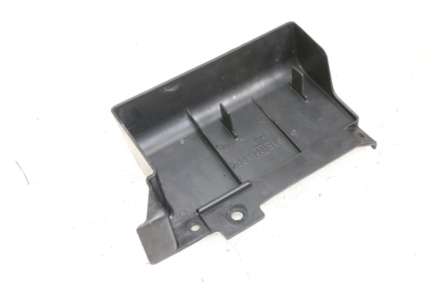 photo de Giunzione carenatura posteriore inferiore SUZUKI VL INTRUDER 125 (2004 - 2007)