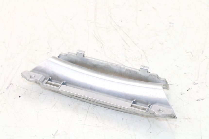 photo de Giunzione carenatura posteriore inferiore PIAGGIO X10 500 (2012 - 2018)