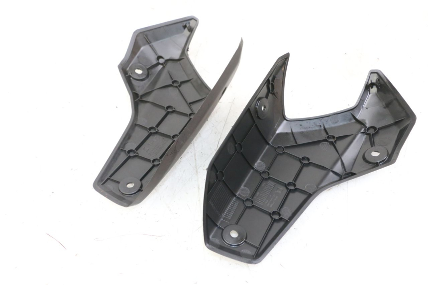 photo de CARENA POSTERIORE CONGIUNZIONE PEUGEOT STREETZONE 4T 50 (2018 - 2023)