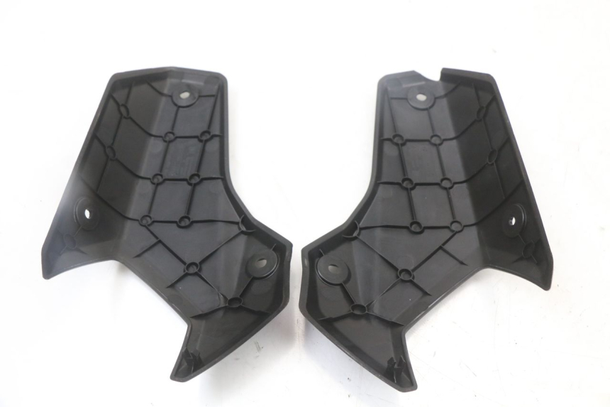 photo de CARENA POSTERIORE CONGIUNZIONE PEUGEOT STREETZONE 2T 50 (2014 - 2019)