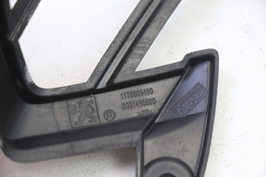 photo de CARENA POSTERIORE CONGIUNZIONE PEUGEOT STREETZONE I 2T 50 (2018 - 2020)