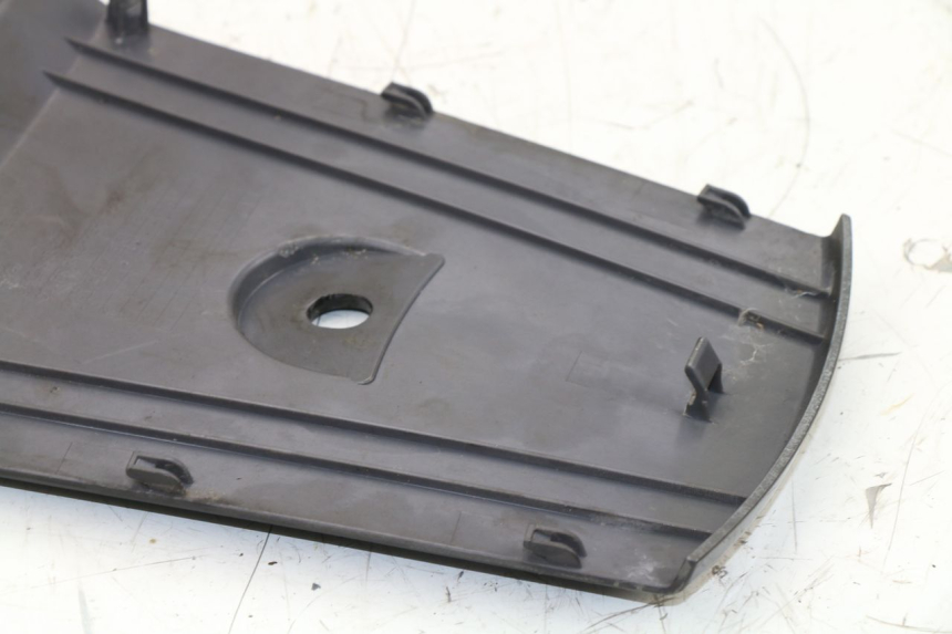 photo de Giunzione carenatura posteriore superiore DAELIM S3 125 (2010 - 2017)