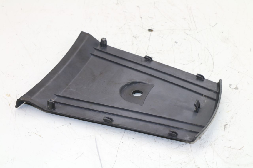 photo de Giunzione carenatura posteriore superiore DAELIM S3 125 (2010 - 2017)