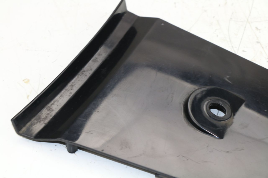 photo de Giunzione carenatura posteriore superiore DAELIM S3 125 (2010 - 2017)