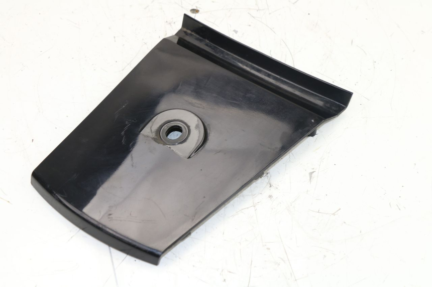 photo de Giunzione carenatura posteriore superiore DAELIM S3 125 (2010 - 2017)