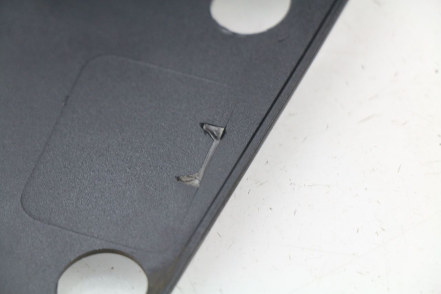 photo de Giunzione carenatura posteriore superiore HONDA PCX (JF57/JF64) 125 (2014 - 2018)