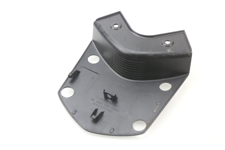photo de Giunzione carenatura posteriore superiore HONDA PCX (JF57/JF64) 125 (2014 - 2018)