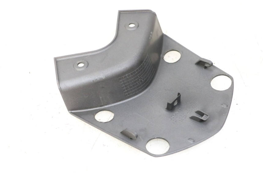 photo de Giunzione carenatura posteriore superiore HONDA PCX (JF57/JF64) 125 (2014 - 2018)