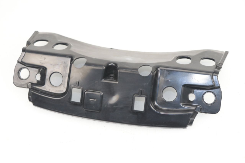photo de Giunzione carenatura posteriore superiore PIAGGIO MP3 LT 400 (2007 - 2012)