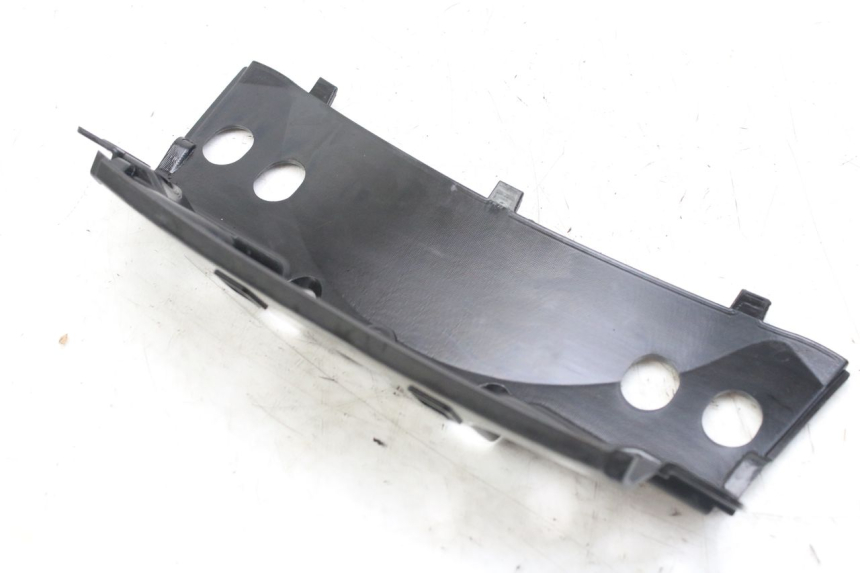 photo de GIUNZIONE PARAFANGO POSTERIORE SUPERIORE PIAGGIO MP3 RL 250 (2007 - 2010)