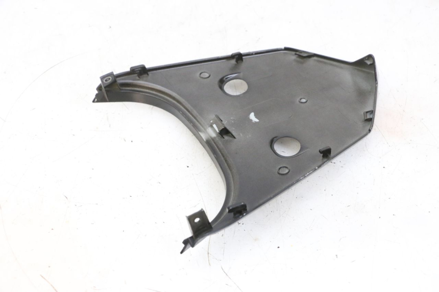 photo de CARENA POSTERIORE CONGIUNZIONE SUPERIORE SYM ORBIT III 3 4T 50 (2021 - 2025) - Altra angolazione