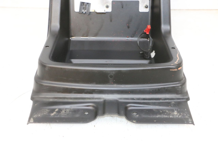 photo de CARENA POSTERIORE CONGIUNZIONE SUPERIORE LIGIER PULSE 3 1 (2014 - 2020) - Stato della superficie e materiale