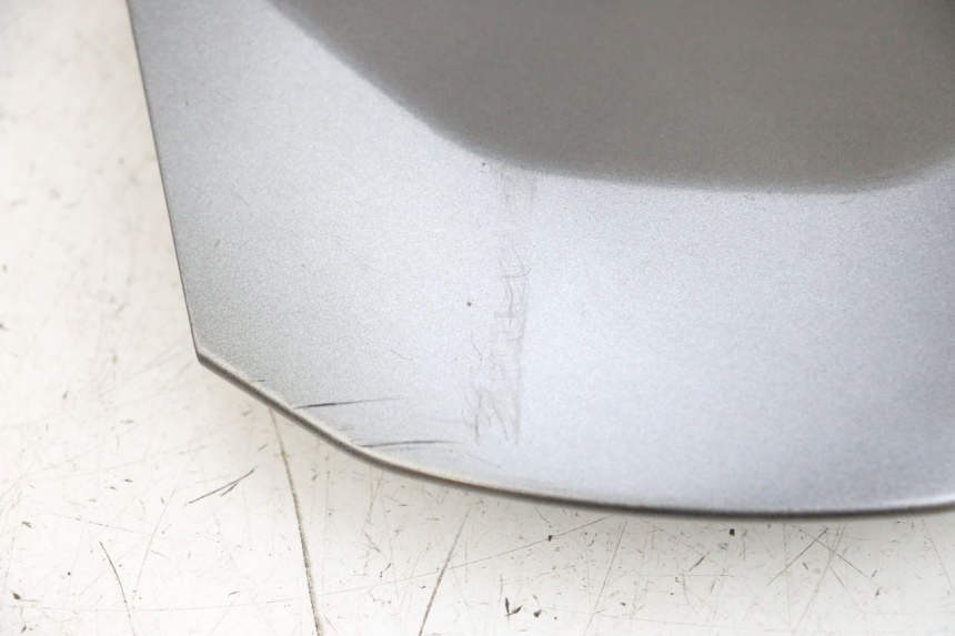 photo de CARENA POSTERIORE CONGIUNZIONE SUPERIORE YAMAHA TRICITY 300 (2020 - 2024) - Altra angolazione