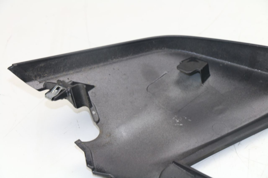photo de Giunzione carenatura posteriore superiore PIAGGIO X10 500 (2012 - 2018)