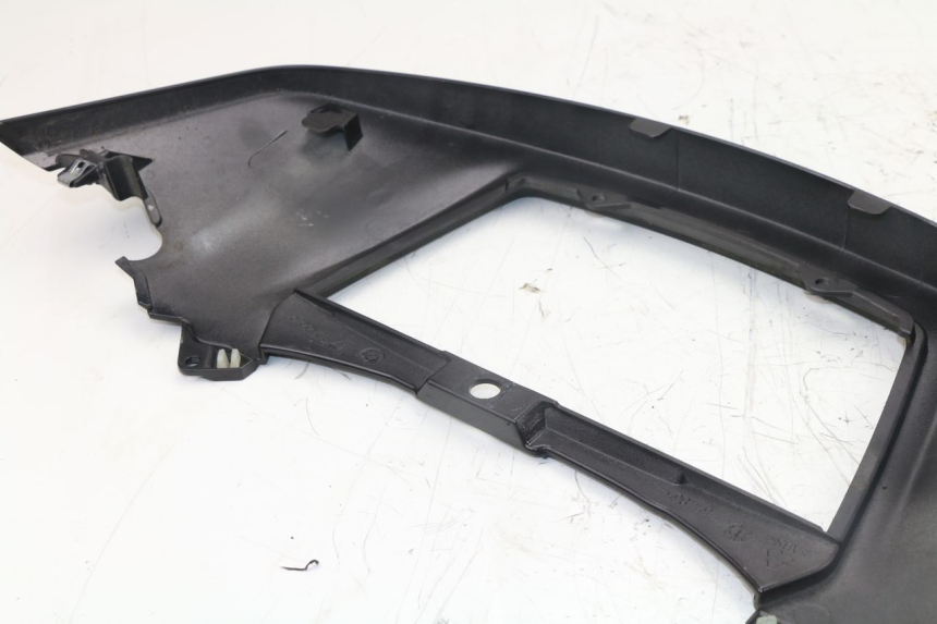 photo de Giunzione carenatura posteriore superiore PIAGGIO X10 500 (2012 - 2018)