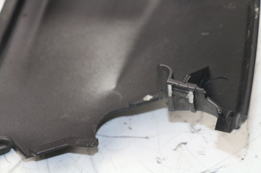 photo de Giunzione carenatura posteriore superiore PIAGGIO X10 500 (2012 - 2018)