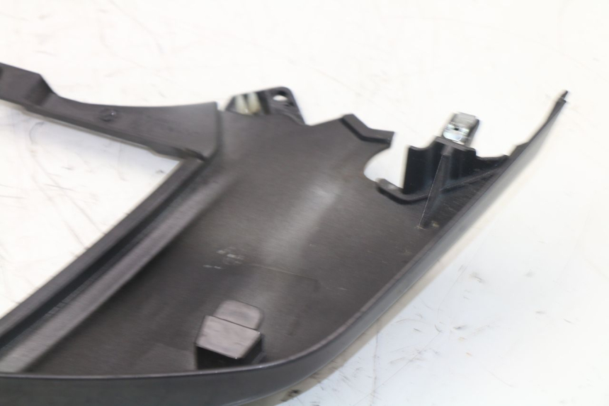 photo de Giunzione carenatura posteriore superiore PIAGGIO X10 500 (2012 - 2018)