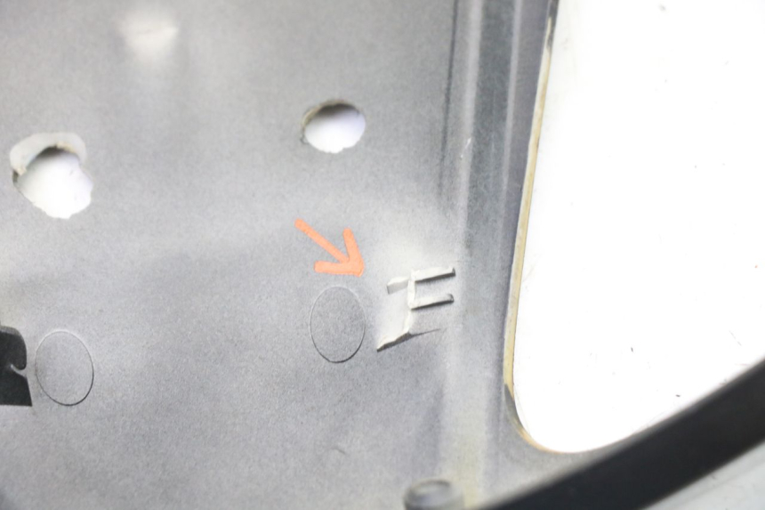 photo de GIUNZIONE PARAFANGO POSTERIORE YAMAHA XMAX X-MAX 125 (2006 - 2009)