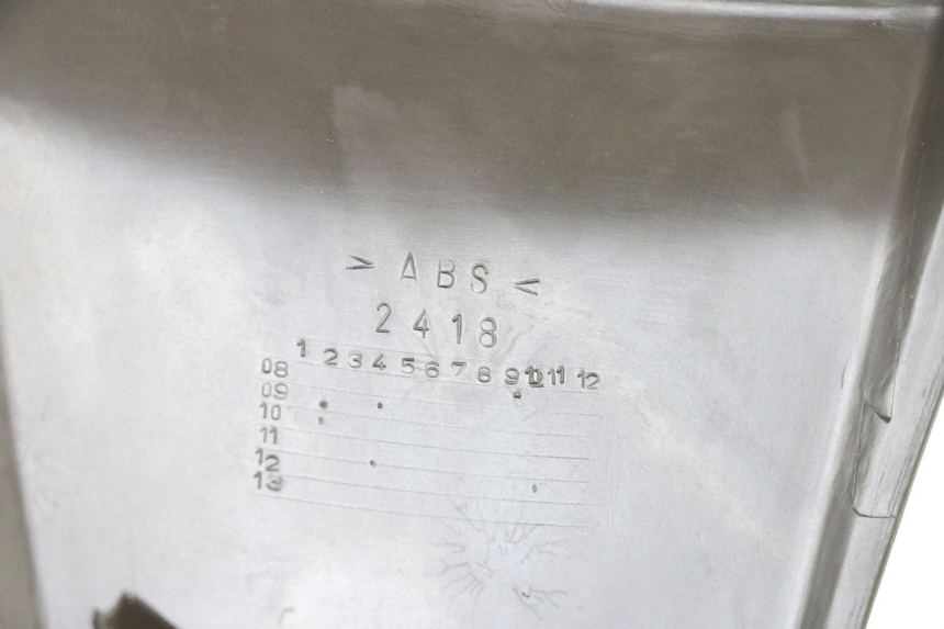 photo de GIUNZIONE PARAFANGO POSTERIORE YAMAHA XMAX X-MAX 125 (2006 - 2009) - Dettaglio del componente