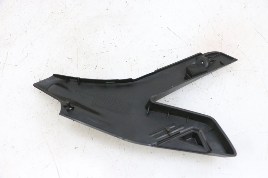 photo de CARENA ANTERIORE CONGIUNZIONE SUZUKI BURGMAN 650 (2013 - 2020)