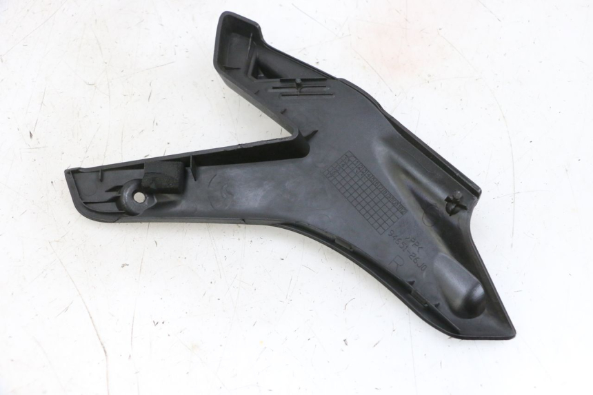 photo de CARENA ANTERIORE CONGIUNZIONE SUZUKI BURGMAN 650 (2013 - 2020)