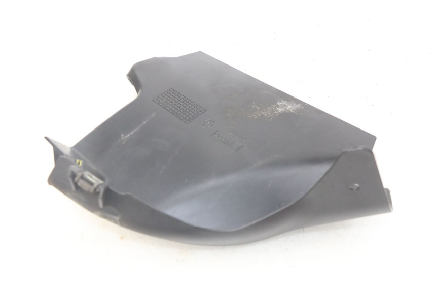 photo de Giunzione carena anteriore inferiore APRILIA SRV 850 (2012 - 2017)