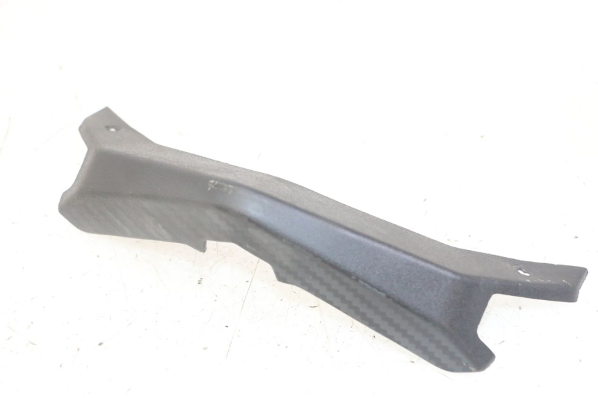 photo de GIUNZIONE PARAURTI ANTERIORE INF SYM JET 14 4T 50 (2018 - 2022)