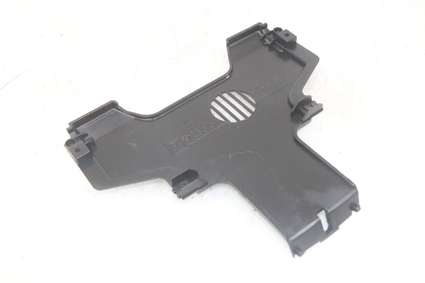 photo de CARENA ANTERIORE CONGIUNZIONE PIAGGIO MP3 HPE 300 (2019 - 2026) - Dettaglio del componente