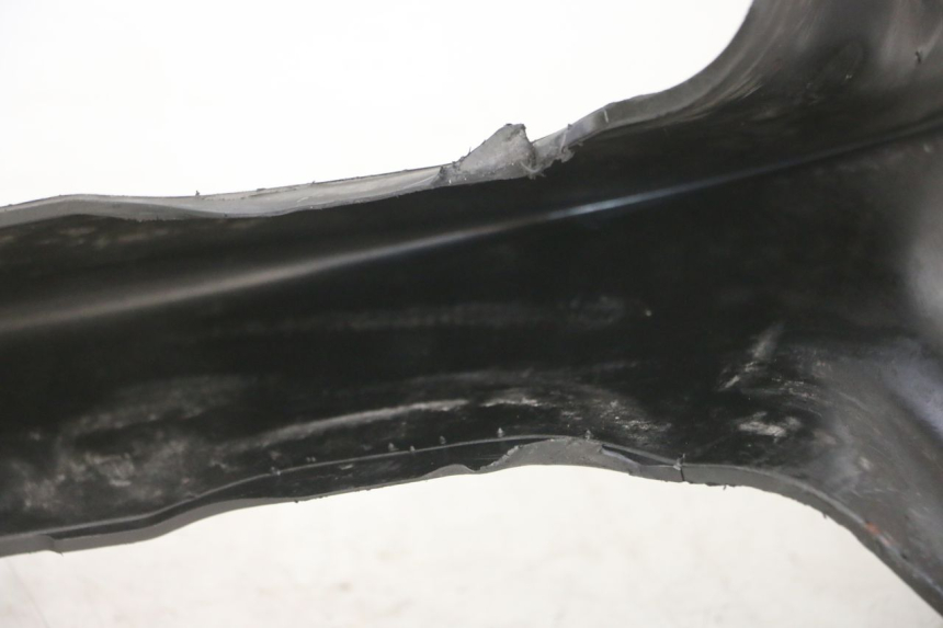 photo de Giunzione carenatura anteriore inf PIAGGIO MP3 500 (2011 - 2015)