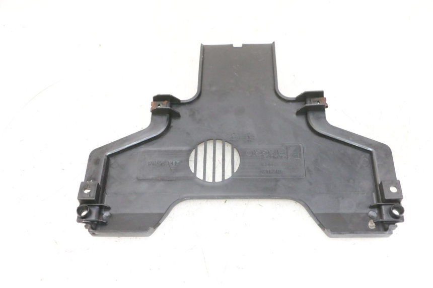 photo de CARENA ANTERIORE CONGIUNZIONE PIAGGIO MP3 500 (2016 - 2018) - Zoom sullo stato d'uso