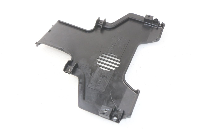 photo de Giunzione carena anteriore inferiore PIAGGIO MP3 HPE 500 (2019 - 2022)