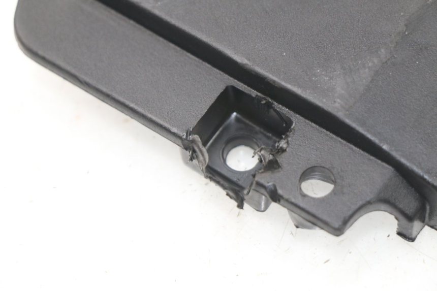 photo de Giunzione carena anteriore inferiore PIAGGIO MP3 HPE 500 (2019 - 2022)