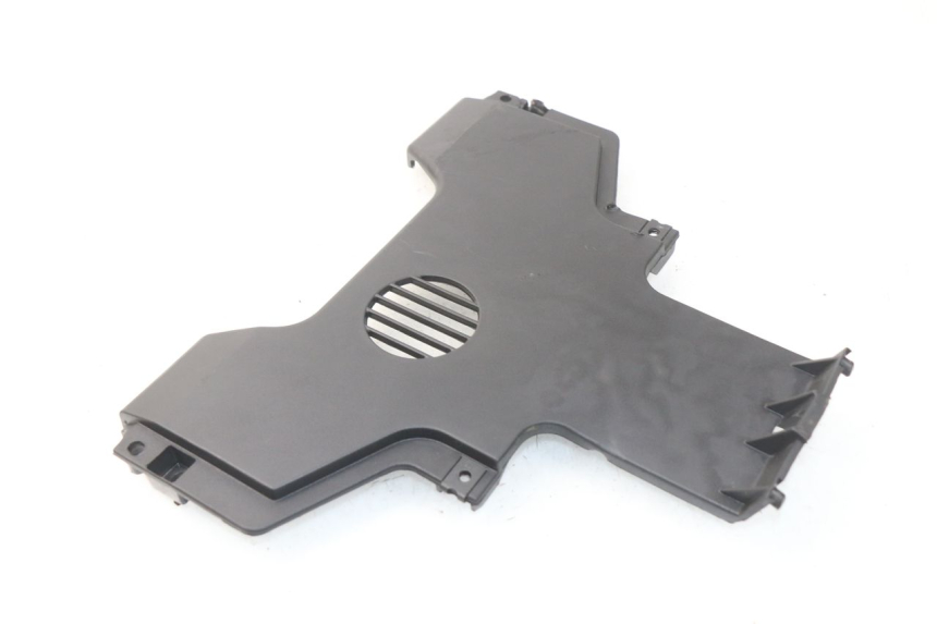 photo de Giunzione carena anteriore inferiore PIAGGIO MP3 HPE 500 (2019 - 2022)