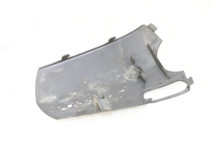 photo de GIUNZIONE PARAURTI ANTERIORE INF HONDA SCV LEAD 100 (2003 - 2007)