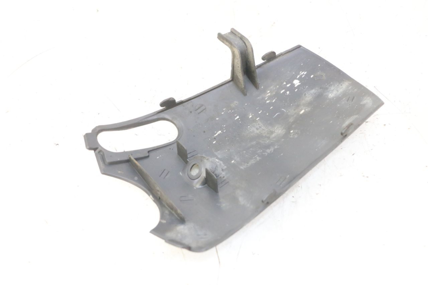 photo de GIUNZIONE PARAURTI ANTERIORE INF HONDA SCV LEAD 100 (2003 - 2007)