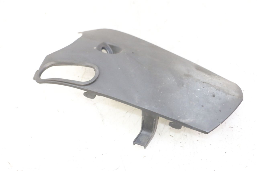 photo de GIUNZIONE PARAURTI ANTERIORE INF HONDA SCV LEAD 100 (2003 - 2007)