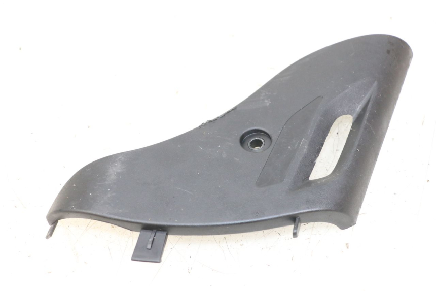 photo de CARENA ANTERIORE CONGIUNZIONE PIAGGIO VESPA PRIMAVERA 4T 50 (2021 - 2024) - Zoom sullo stato d'uso